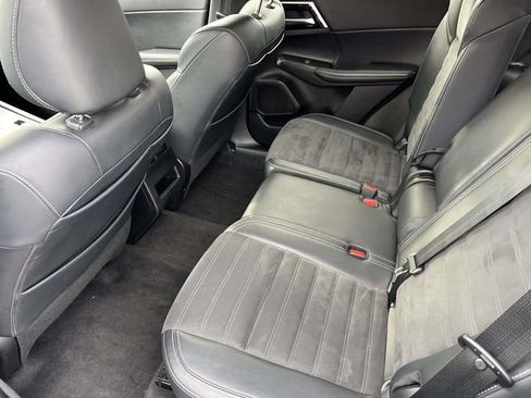 Used 2024 Mitsubishi Outlander SE image 17