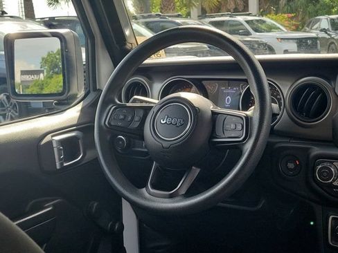 Used 2023 Jeep Wrangler Unlimited Sport AWD/4WD image 3