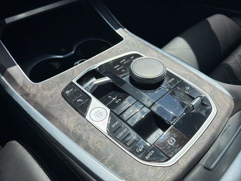 Used 2024 BMW X7 xDrive40i w/ M Sport Package AWD/4WD image 16