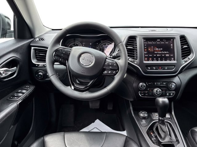 Used 2023 Jeep Cherokee Altitude Lux w/ Mopar Interior Package AWD/4WD image 17