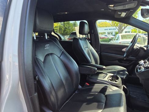 Used 2021 Chrysler Pacifica Touring-L w/ Premium & Safety Sphere Group AWD/4WD image 12