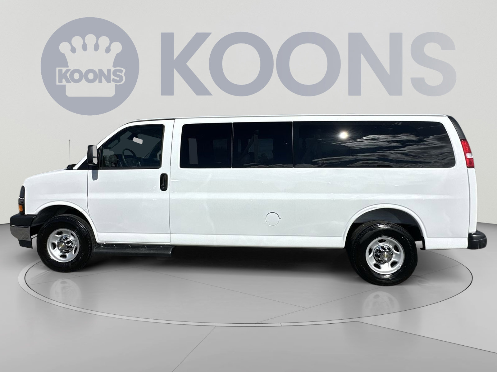 Used 2025 Chevrolet Express 3500 LT w/ LT Preferred Equipment Group RWD image 7