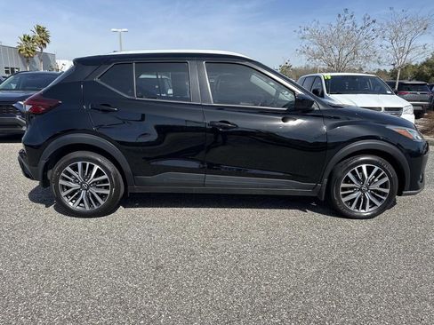 Used 2024 Nissan Kicks SV image 2