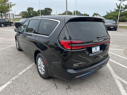 New 2026 Chrysler Pacifica Select image 25
