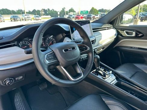 Used 2025 Jeep Compass Limited AWD/4WD image 10