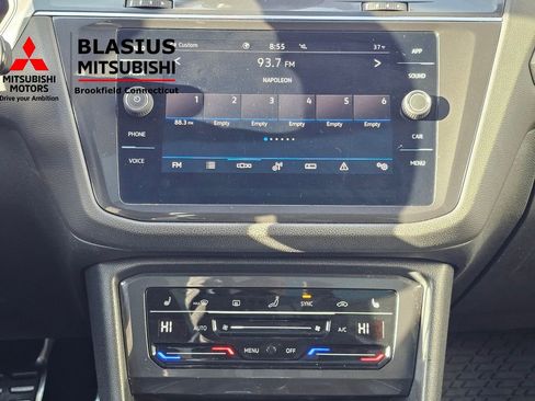 Used 2022 Volkswagen Tiguan SE R-Line image 25