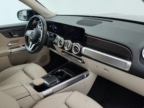 Used 2022 Mercedes-Benz GLB 250 w/ Premium Package Lite image 25