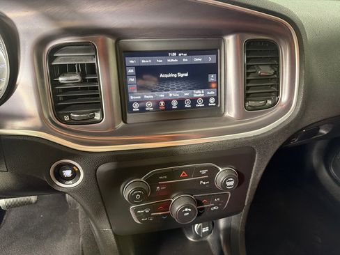 Used 2020 Dodge Charger SXT w/ Blacktop Package image 15