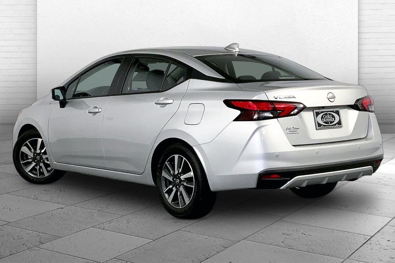 Used 2025 Nissan Versa SV FWD image 4