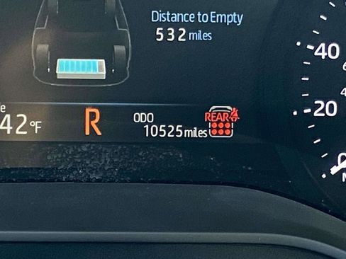 Used 2025 Toyota Sienna XLE image 22