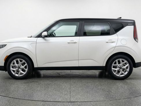 Used 2025 Kia Soul LX w/ LX Technology Package FWD image 5