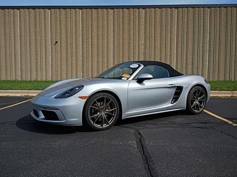Used 2017 Porsche 718 Boxster RWD image 1