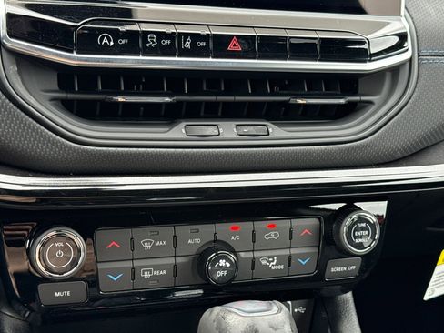 New 2026 Jeep Compass Latitude image 19