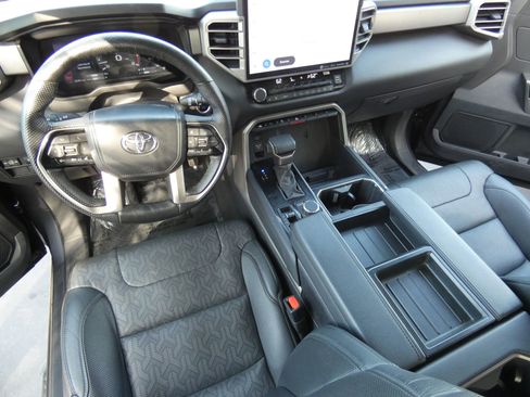 Used 2024 Toyota Tundra Limited image 31