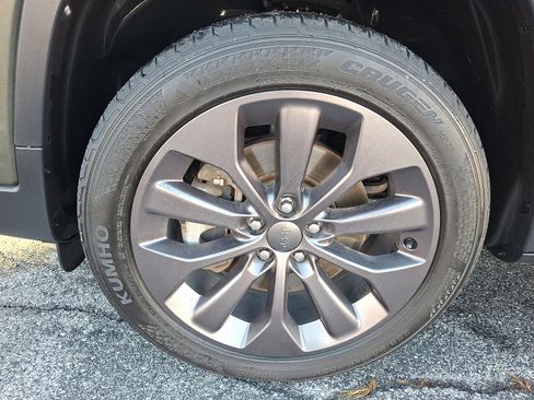 Used 2021 Jeep Cherokee Latitude Lux 80th Anniv w/ Quick Order Package 26U 80TH image 9