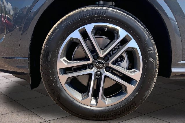 Certified 2025 Audi Q5 Premium w/ Convenience Package AWD/4WD image 9
