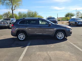 Used 2018 Jeep Cherokee Latitude Plus video 4