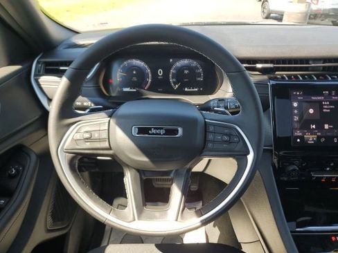Used 2025 Jeep Grand Cherokee L Laredo w/ Luxury Tech Group I AWD/4WD image 19