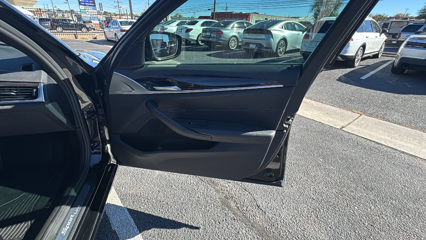 Used 2018 BMW 530i xDrive AWD/4WD image 18
