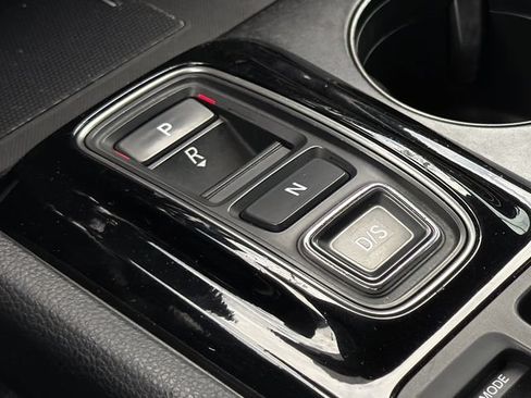 Used 2025 Honda Pilot TrailSport image 20