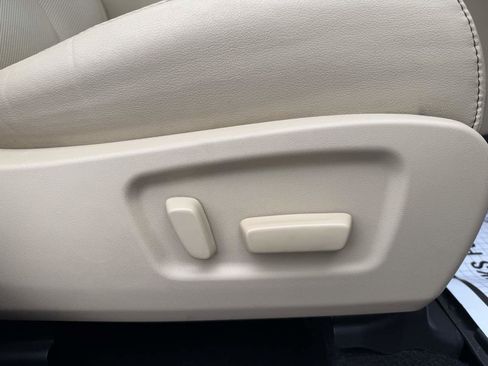 Used 2018 Toyota Highlander Limited AWD/4WD image 31