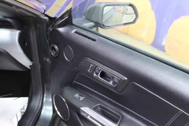 Used 2016 Ford Mustang Premium RWD image 9