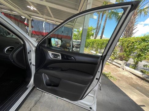 Used 2017 Nissan Pathfinder SV w/ Cargo Package FWD image 5