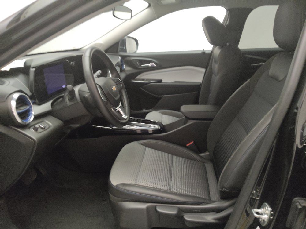 Used 2025 Chevrolet Trax LT w/ LT Convenience Package FWD image 17