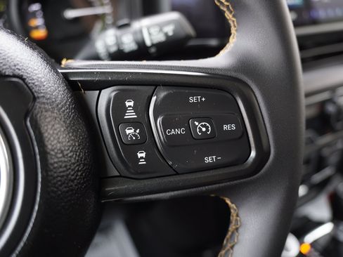Used 2024 Jeep Wrangler Unlimited w/ LED Headlamp & Fog Lamp Group AWD/4WD image 18
