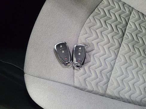 Used 2023 Chevrolet Equinox LT FWD image 32