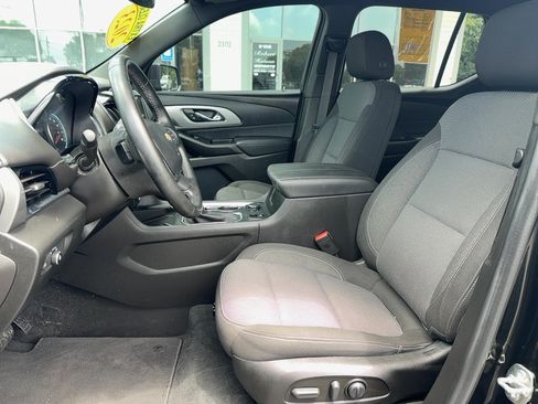 Used 2023 Chevrolet Traverse LT w/ LPO, Cargo Package AWD/4WD image 17