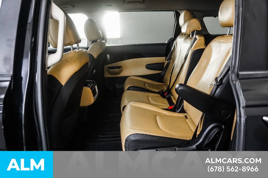 Used 2024 Kia Carnival EX FWD image 17