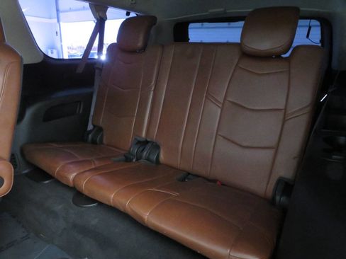 Used 2015 Cadillac Escalade ESV Premium image 19