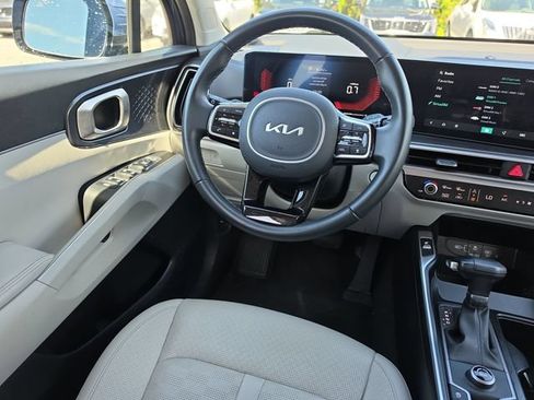 Certified 2025 Kia Sorento S FWD image 8