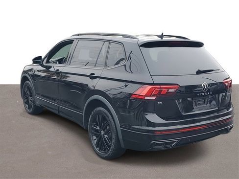 Certified 2022 Volkswagen Tiguan SE R-Line image 3