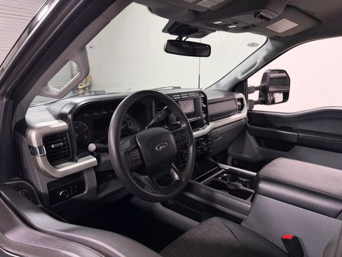 Used 2023 Ford F350 4x4 Crew Cab XLT DRW w/ 360-Degree Camera Package image 13