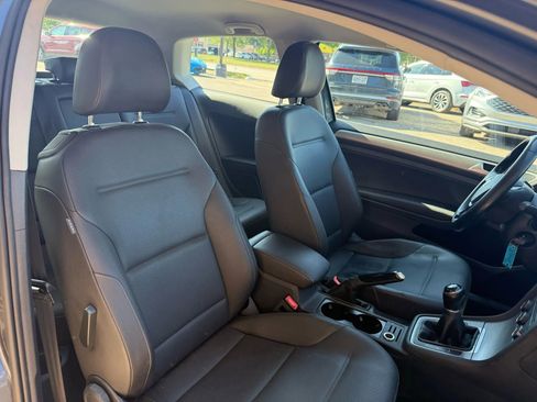 Used 2015 Volkswagen Golf S image 27