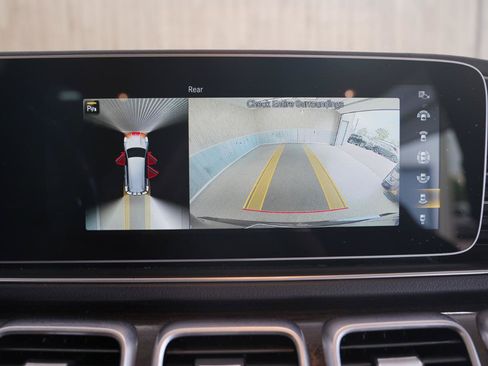 Used 2021 Mercedes-Benz GLS 580 4MATIC image 20