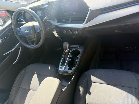 Used 2024 Chevrolet Trax LS w/ LS Convenience Package FWD image 32