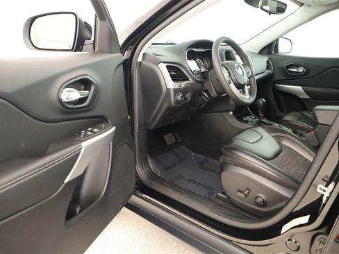 Used 2022 Jeep Cherokee Latitude w/ Sun & Sound Group image 14