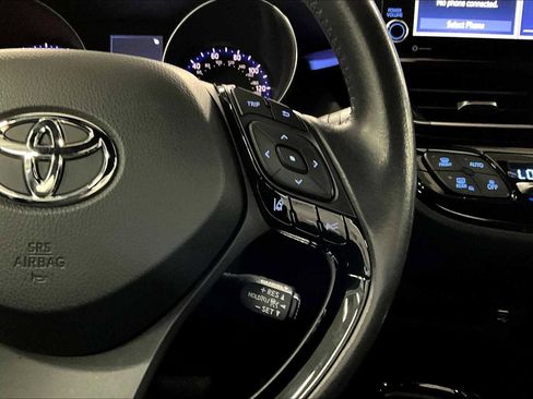 Used 2022 Toyota C-HR XLE image 24