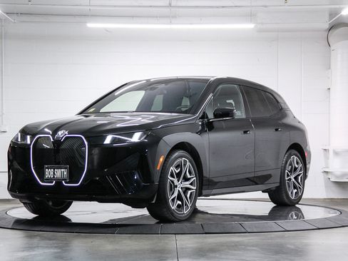 Used 2026 BMW iX xDrive60 AWD/4WD image 3