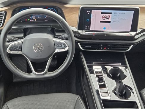 Used 2025 Volkswagen Atlas SE FWD image 10