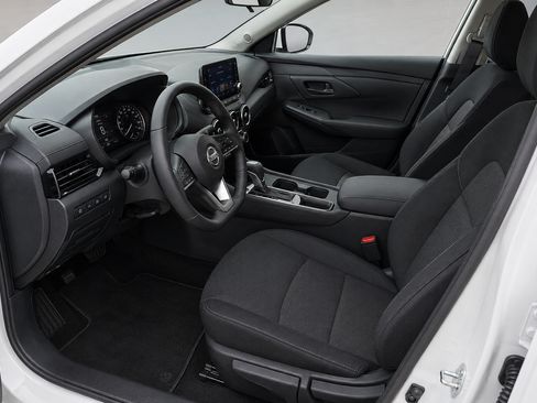 Used 2024 Nissan Sentra SV FWD image 17