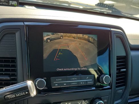 Used 2024 Nissan Titan SV w/ SV Convenience Package image 24