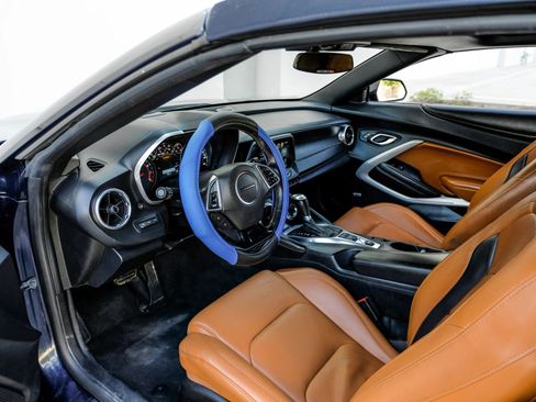 Used 2016 Chevrolet Camaro LT RWD image 3