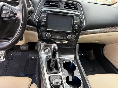 Used 2016 Nissan Maxima Platinum w/ Interior Lighting Package FWD image 30