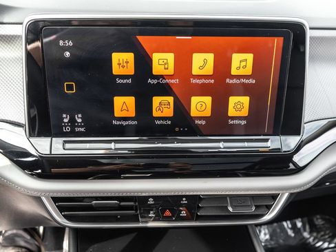 Used 2024 Volkswagen Atlas Peak Edition SE AWD/4WD image 18