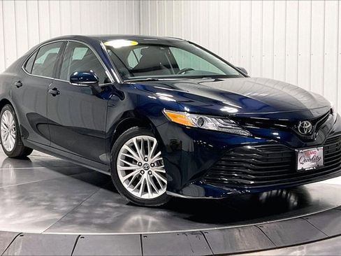 Used 2019 Toyota Camry XLE image 3
