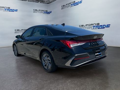 Used 2024 Hyundai Elantra Blue FWD image 7